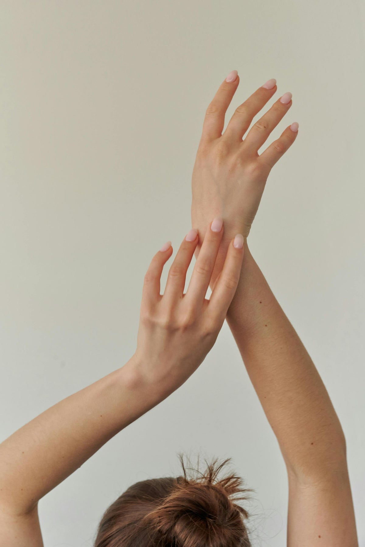 Verzorgde nagels behandeld met natuurlijke olie van PurePure